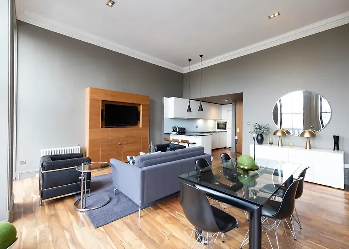 Joivy Chic 2Br Apt With City Views At The Heart Of Old Town
