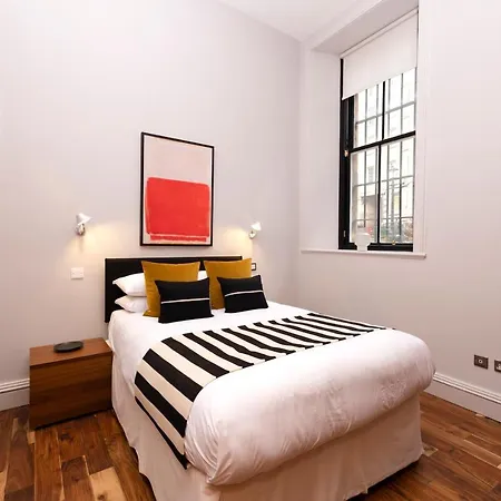 Joivy Chic 2Br Apt With City Views At The Heart Of Old Town Edinburgh Exterior photo
