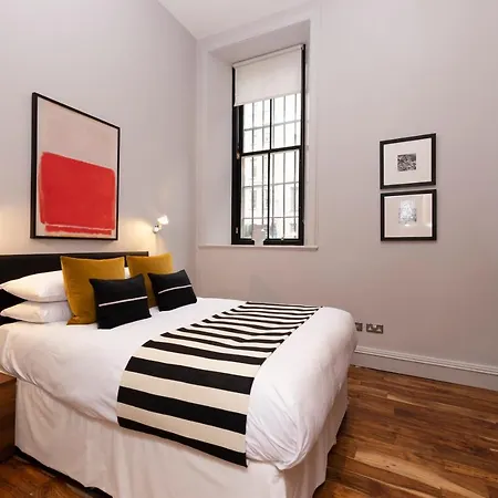 Joivy Chic 2Br Apt With City Views At The Heart Of Old Town Edinburgh Exterior photo